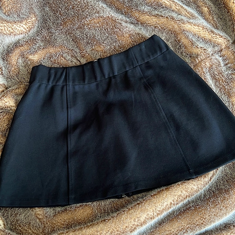 Tobi Front-Zip Mini - Picture 3 of 10